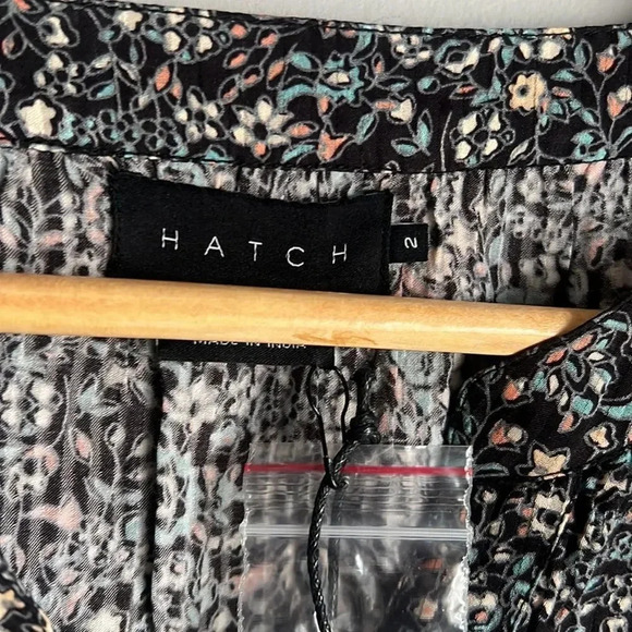 NEW Hatch the aster top in black garden floral - Picture 5 of 12